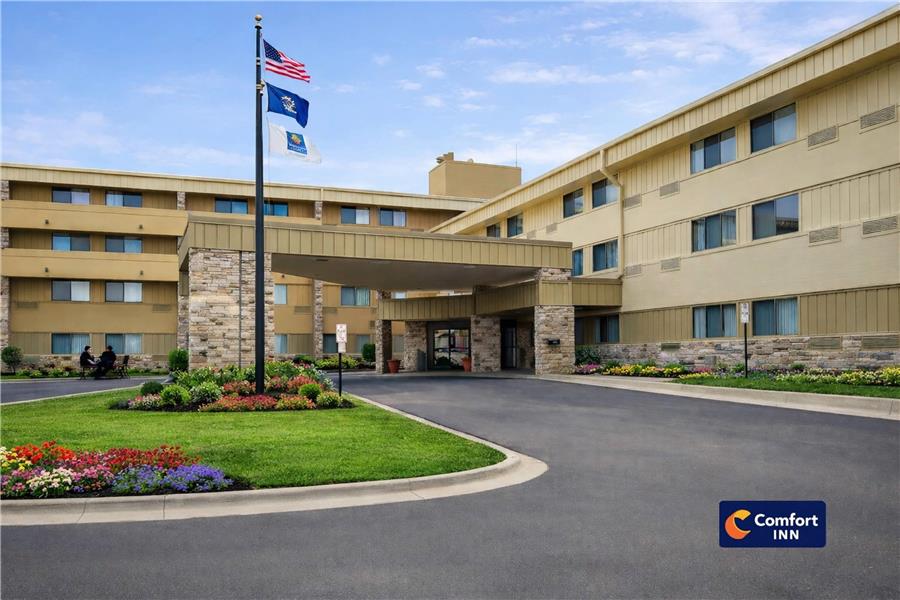 Comfort Inn Farmington Hills - Detroit Northwest — photo