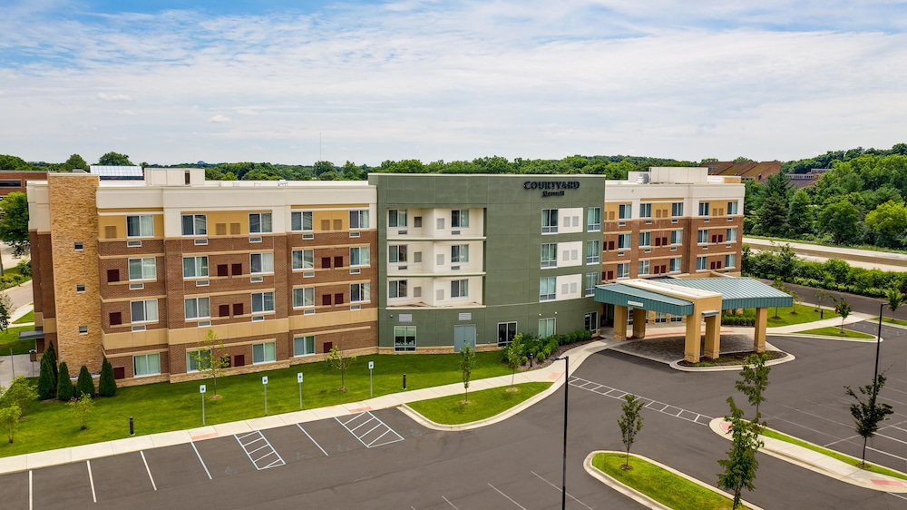 Courtyard by Marriott Detroit Farmington Hills — photo