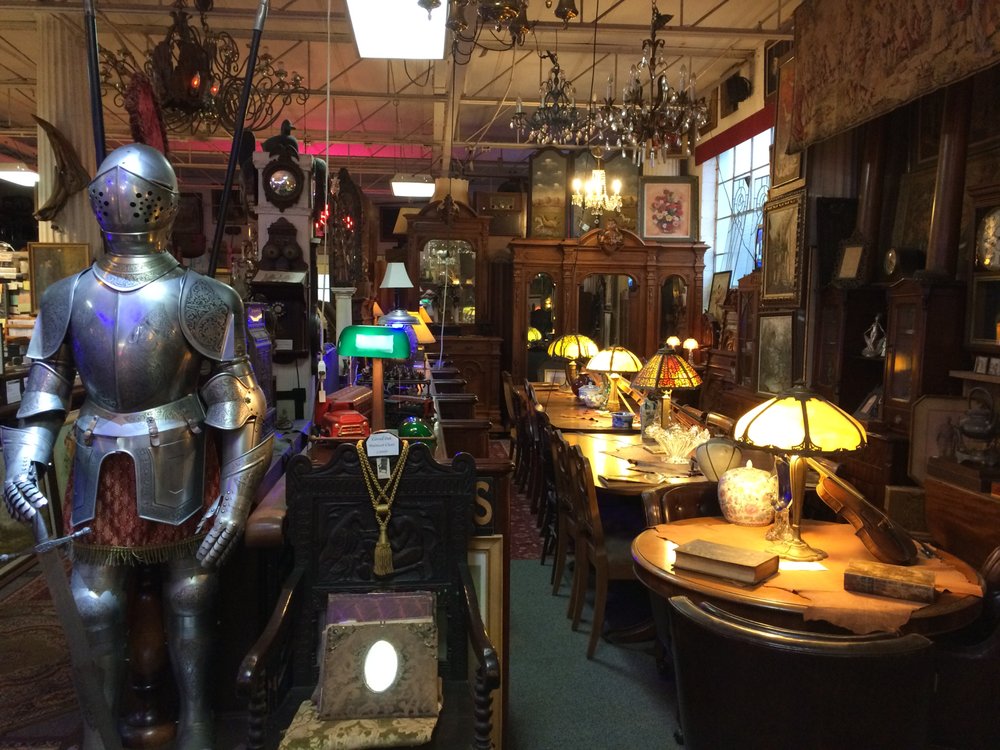 Daviddi Antiques in Farmington Hills
