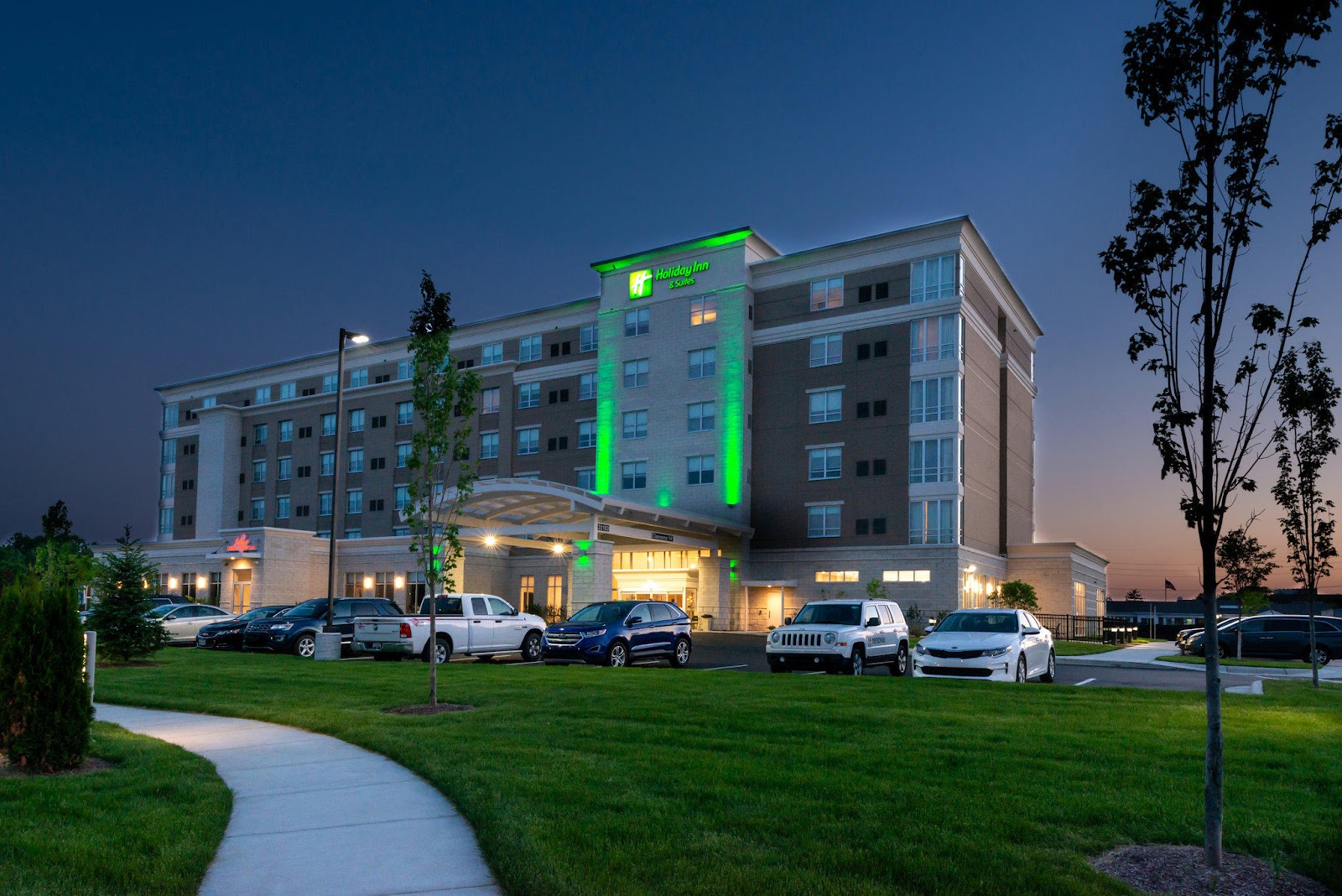 Holiday Inn & Suites Farmington Hills - Detroit NW by IHG — photo