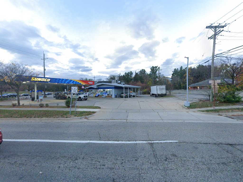 Mini Mart Valero in Farmington Hills
