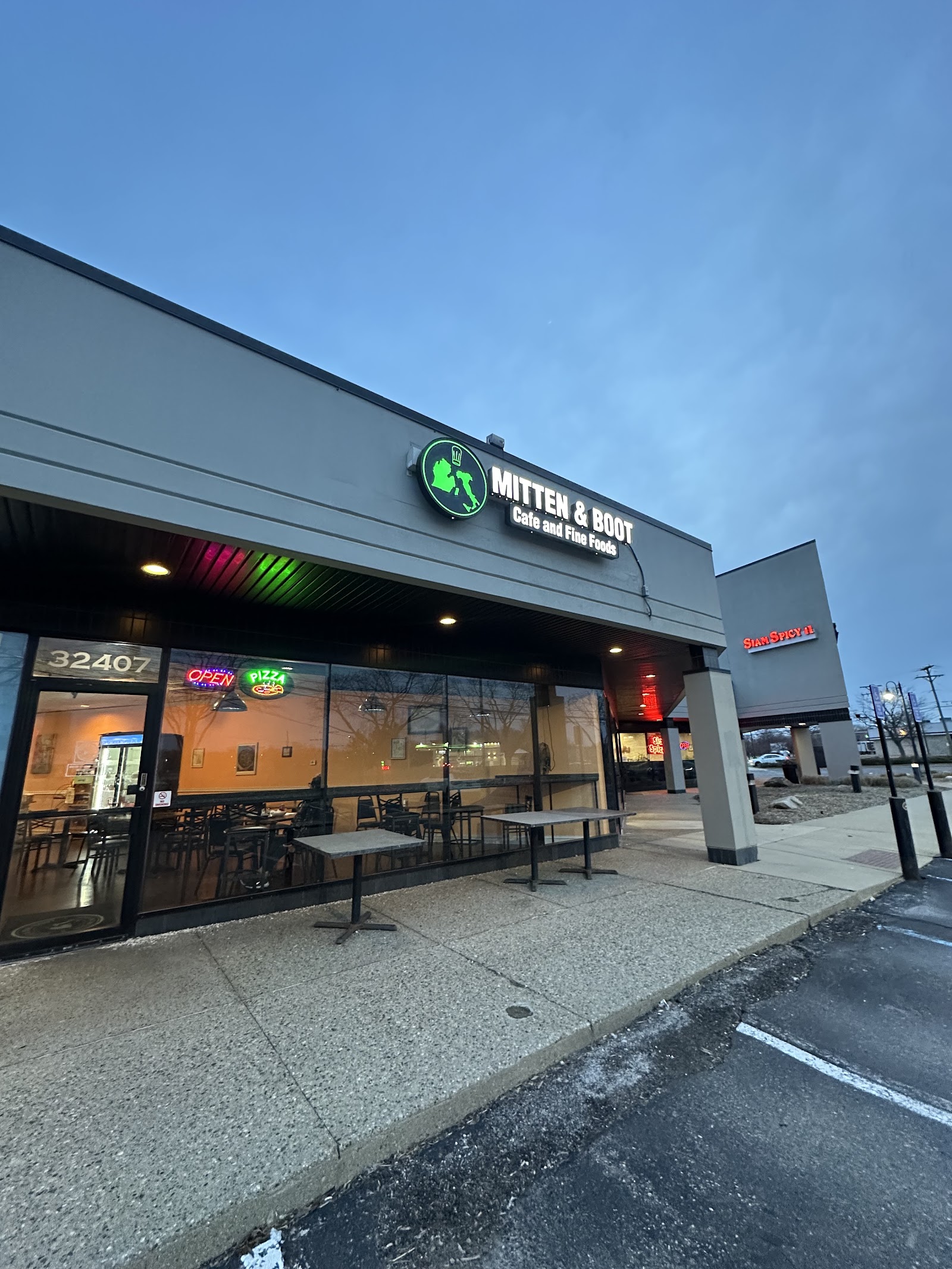 Mitten & Boot Cafe & Fine Food in Farmington Hills