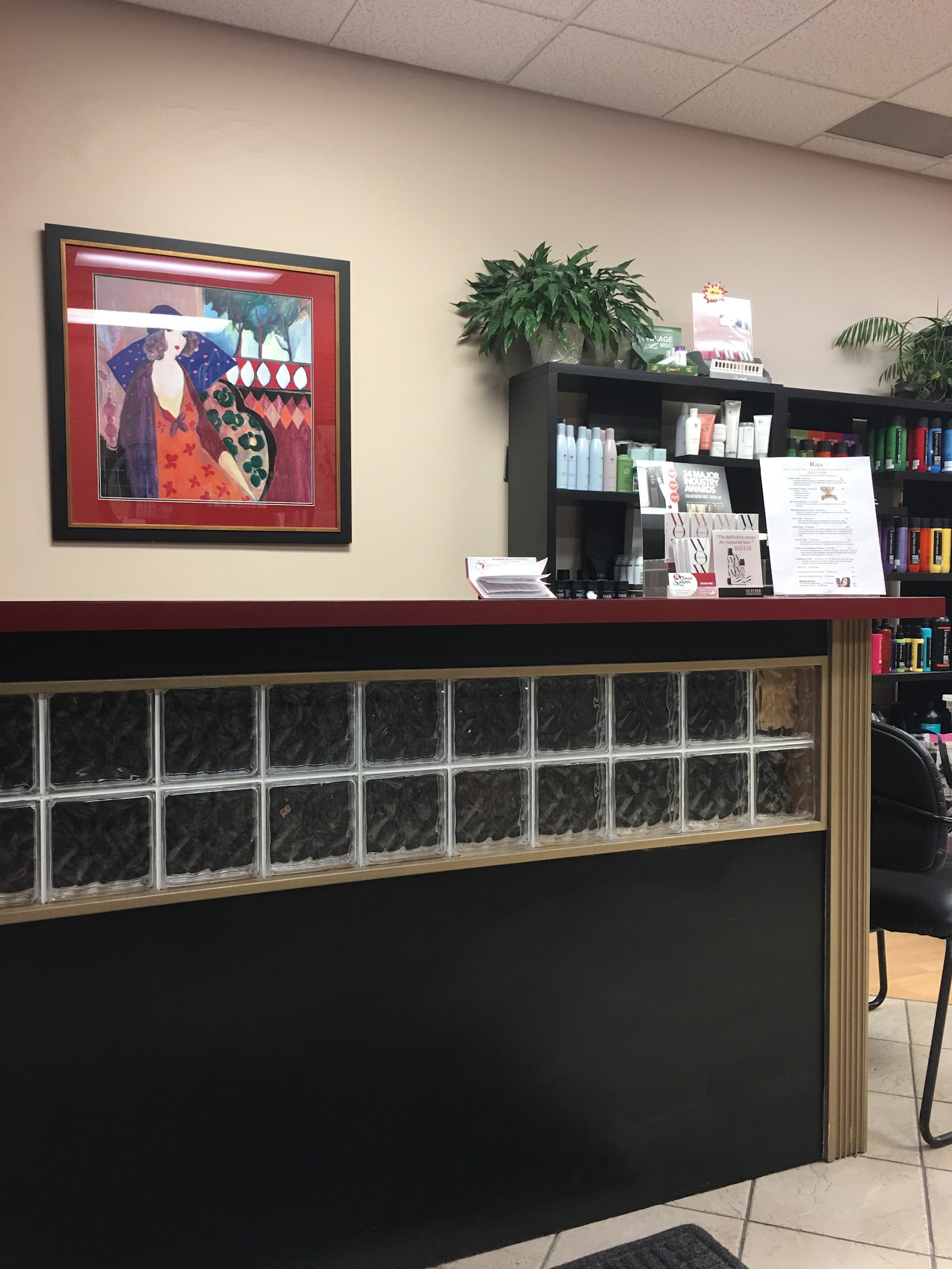 R Place Salon — photo