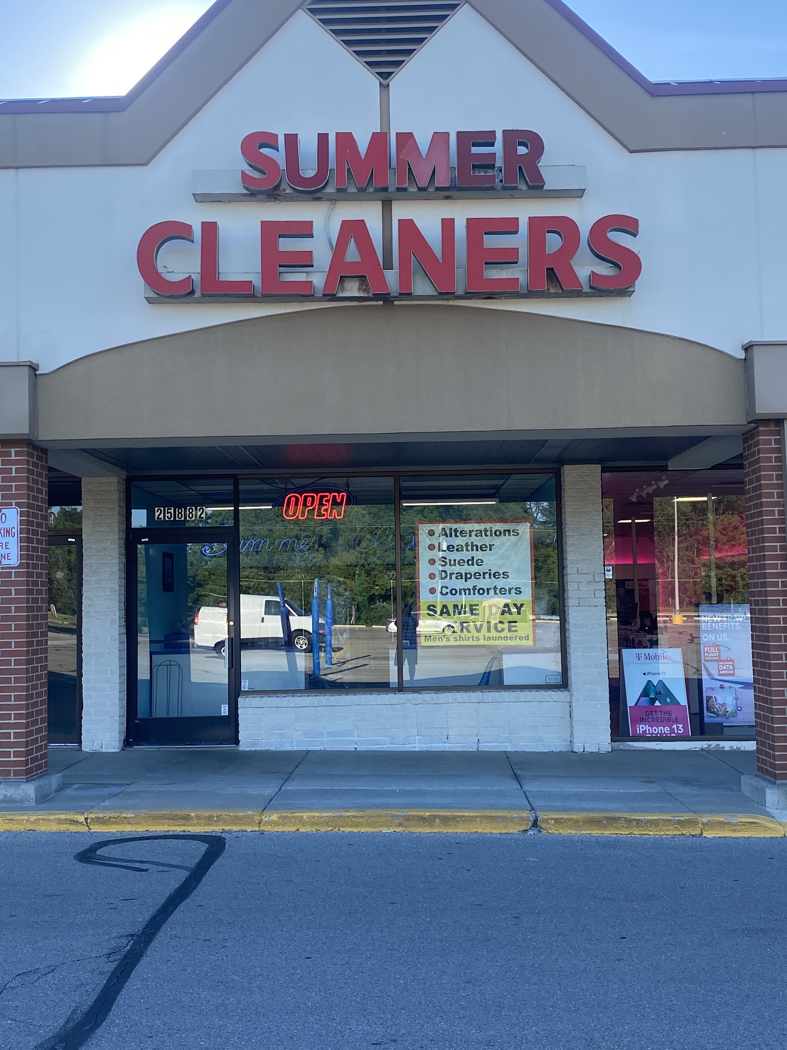Summer Cleaners - Commercial Laundry Service, Dry Cleaning Services, Dry Cleaning Shop — photo